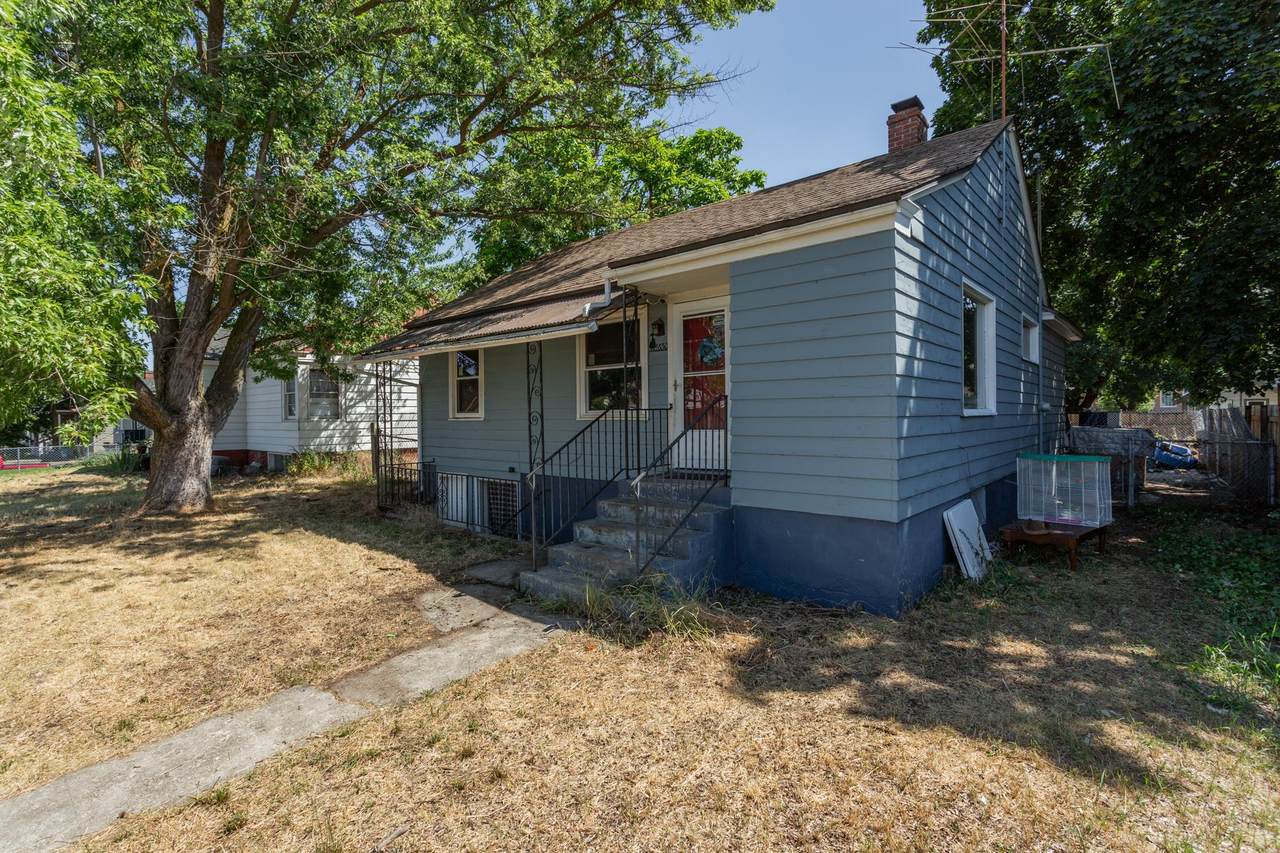 1630 Broad Ave - Photo 1