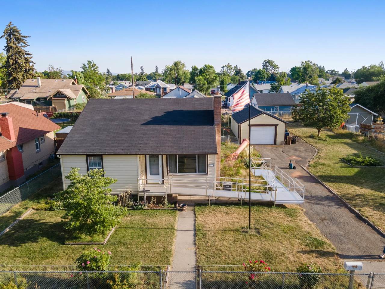2214 Nebraska Ave - Photo 1