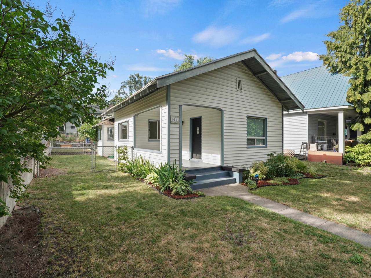 1411 10th Ave - Photo 1