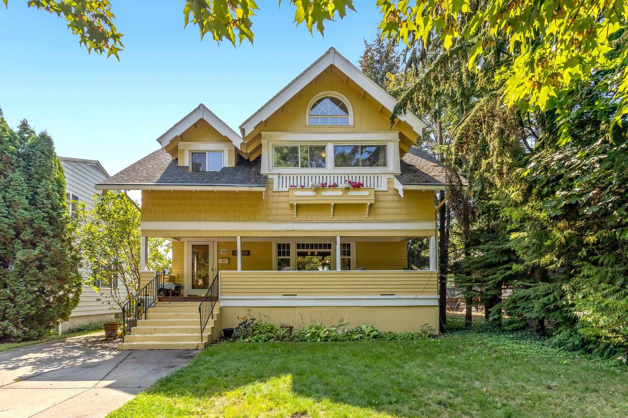 305 Waverly Pl - Photo 1
