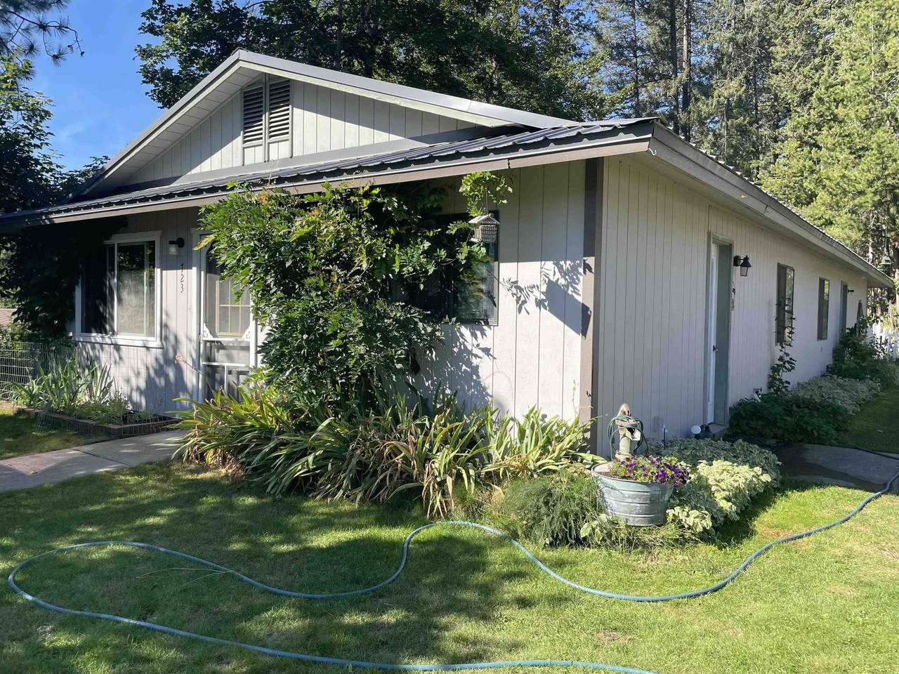 723 Spokane Ave - Photo 1