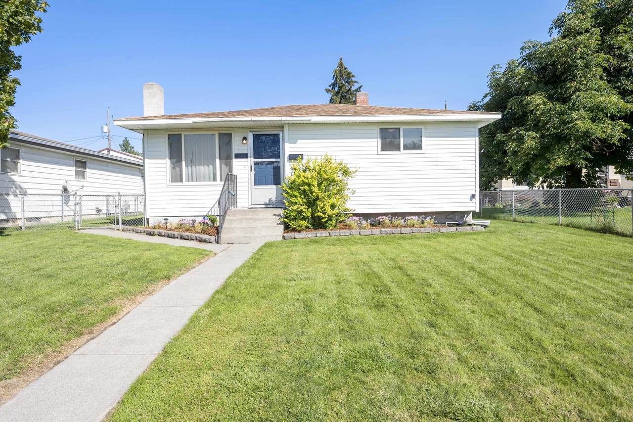 4924 Oak St - Photo 1