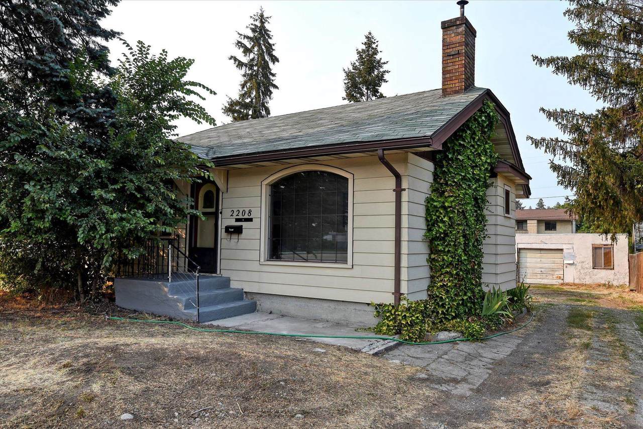 2208 Grace Ave - Photo 1