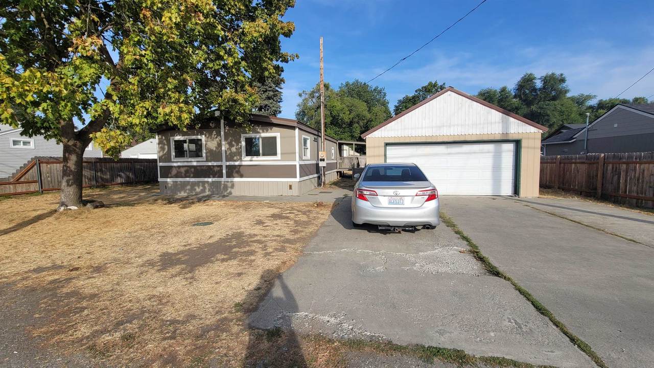 914 Vista Rd - Photo 1