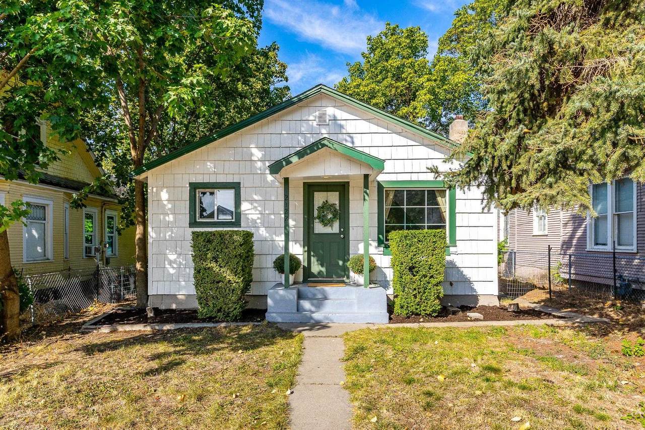 2122 Dean Ave - Photo 1