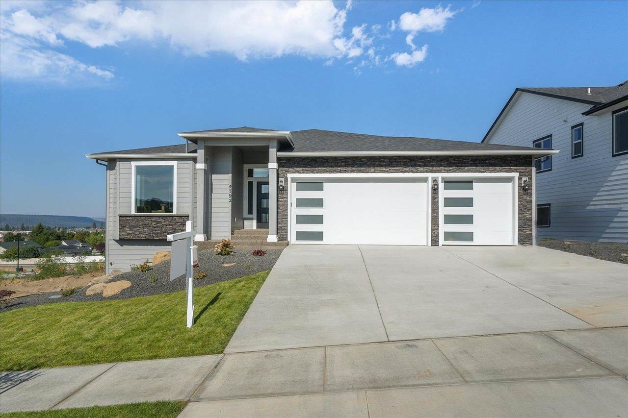 4792 Derek Ave - Photo 1