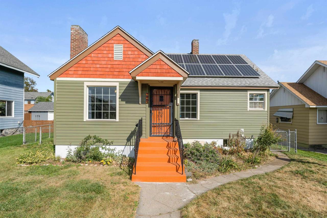 724 Montgomery St - Photo 1