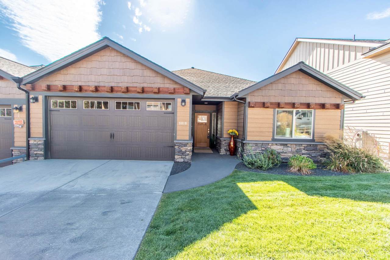 9010 Courtview Ln - Photo 1