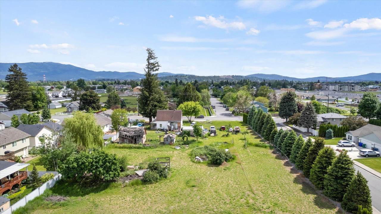 17323 Mission Ave - Photo 1