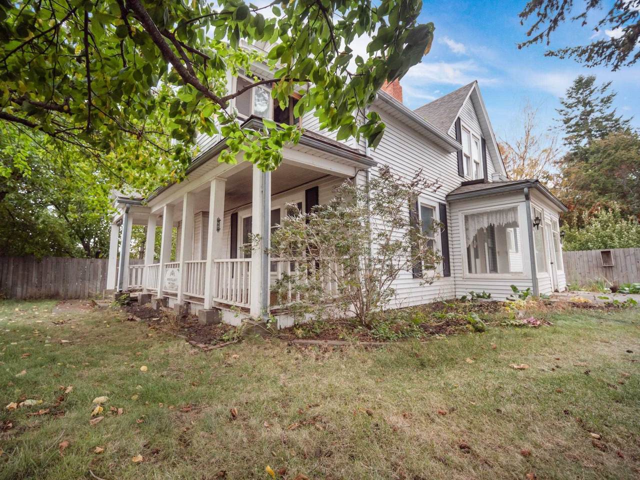 203 Brewster St - Photo 1
