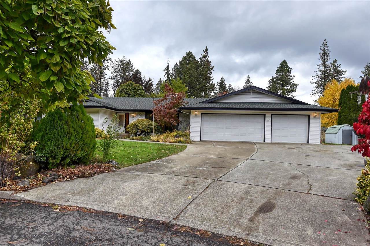 920 Regent Ct - Photo 1
