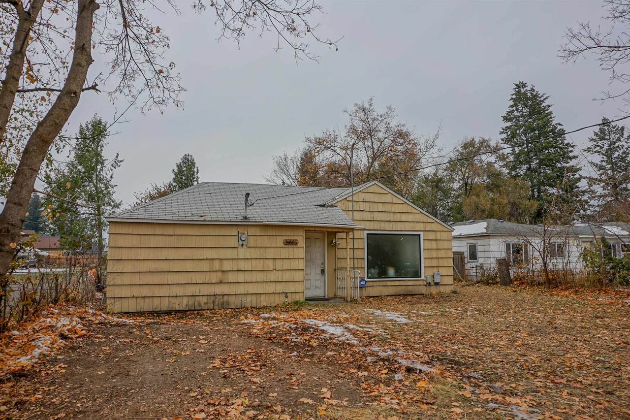 8805 Valleyway Ave - Photo 1