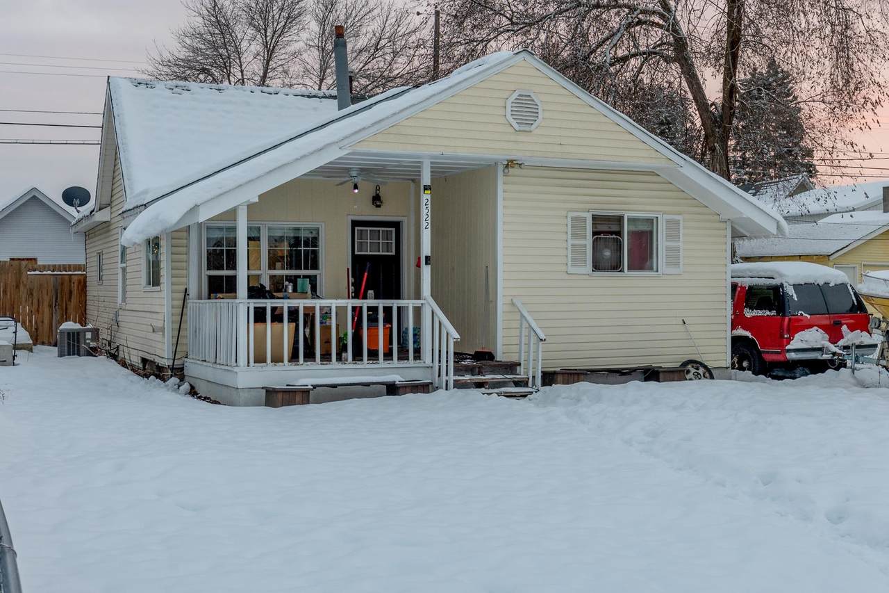 2522 Everett Ave - Photo 1