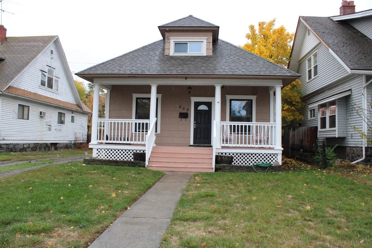 809 Montgomery Ave - Photo 1
