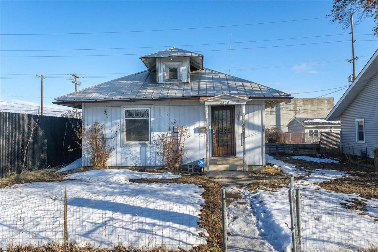 2820 Perry St - Photo 1