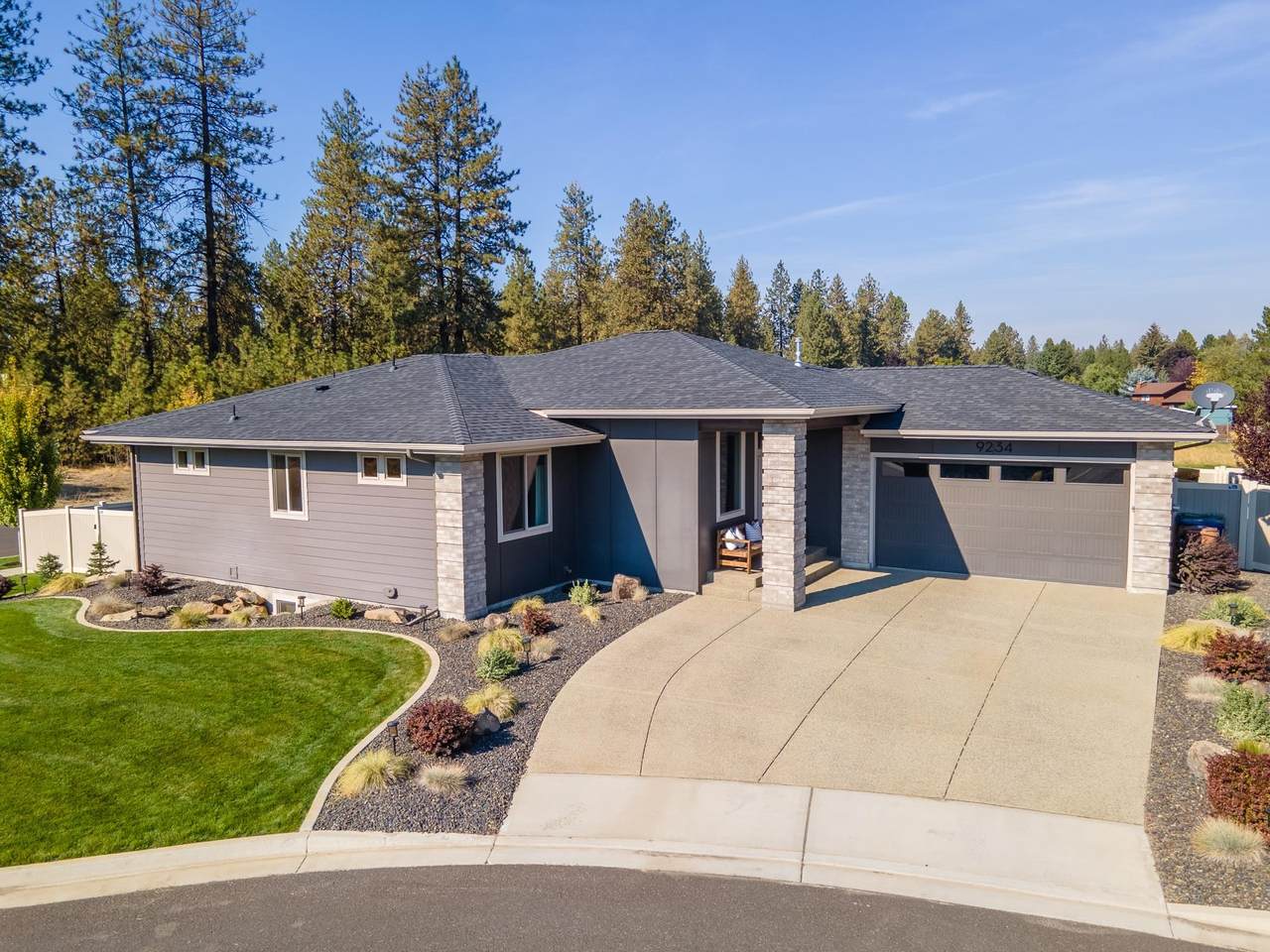 9234 Woodridge Ct - Photo 1