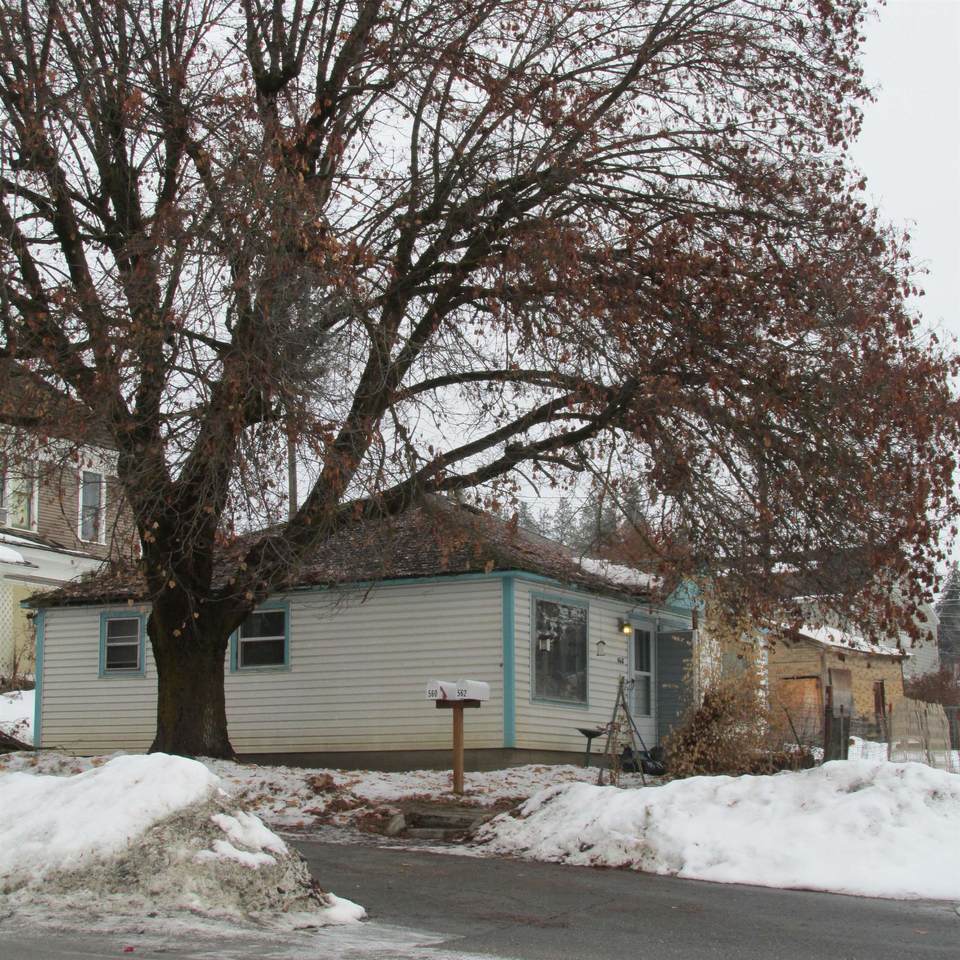 560/562 Main St - Photo 1