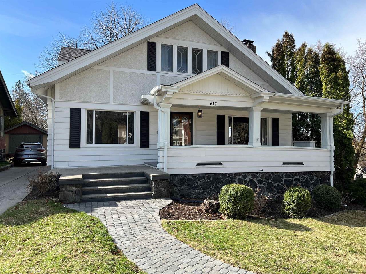 617 13th Ave - Photo 1
