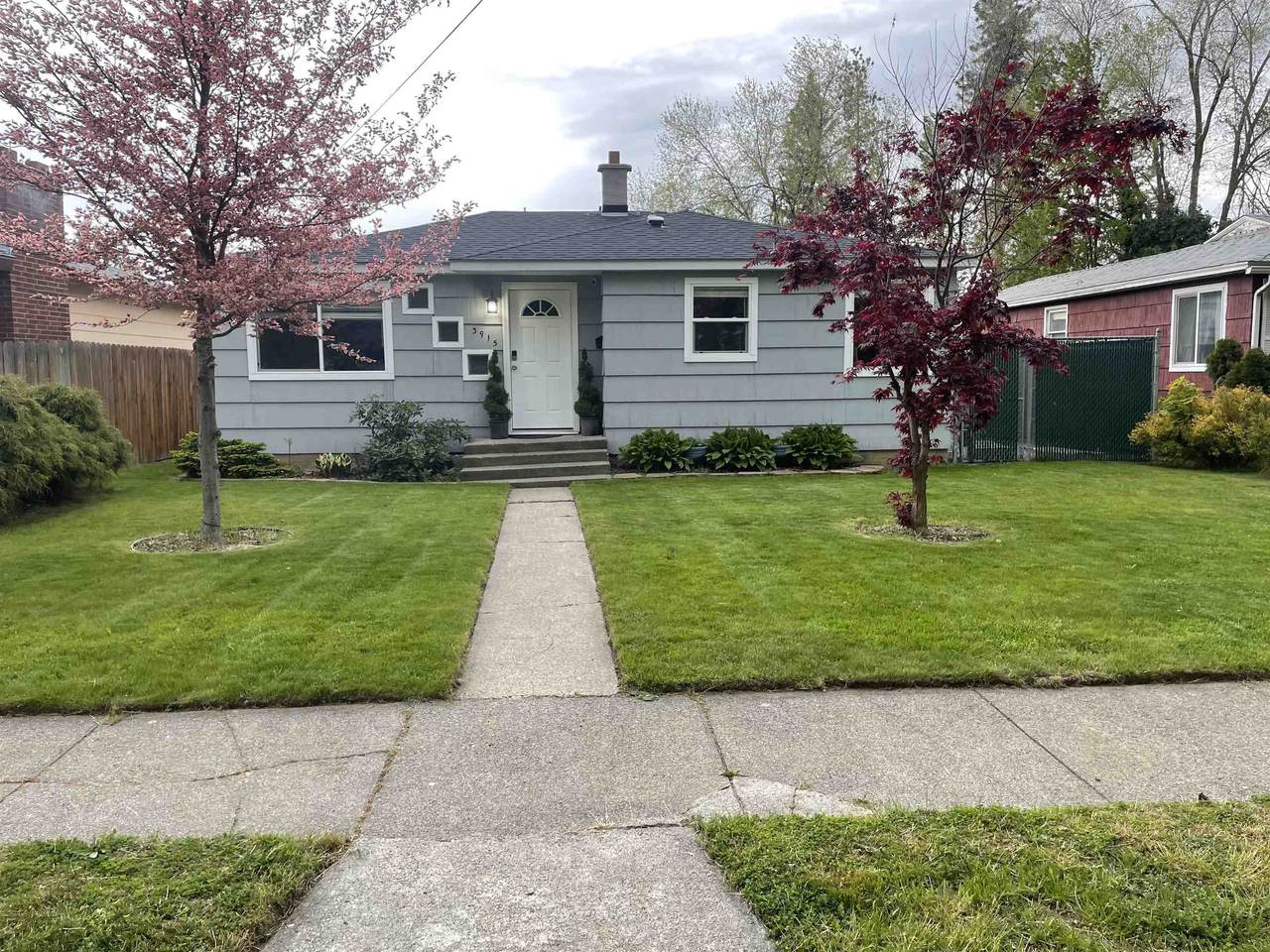 3915 Queen Ave - Photo 1