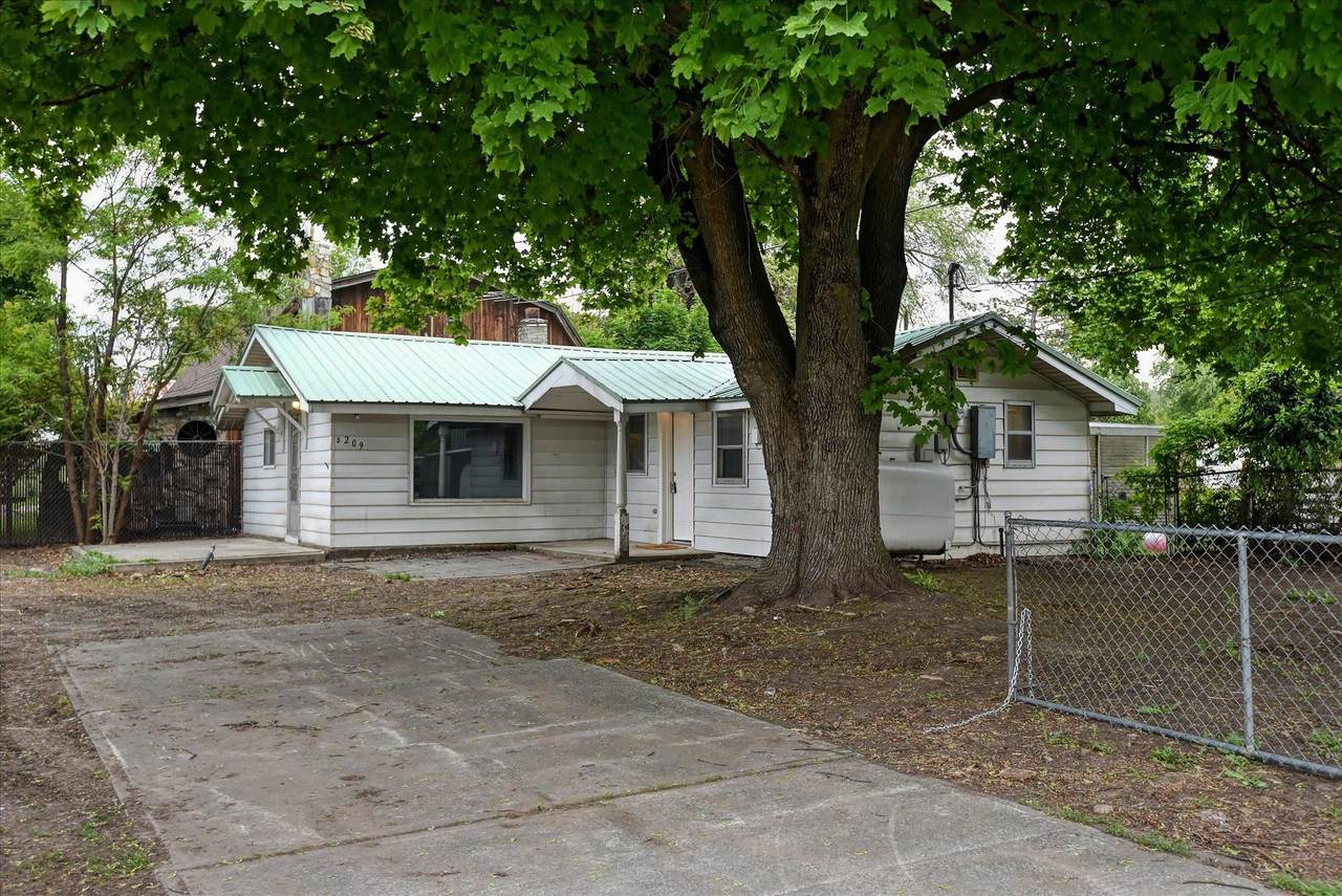 209 Havana St - Photo 1