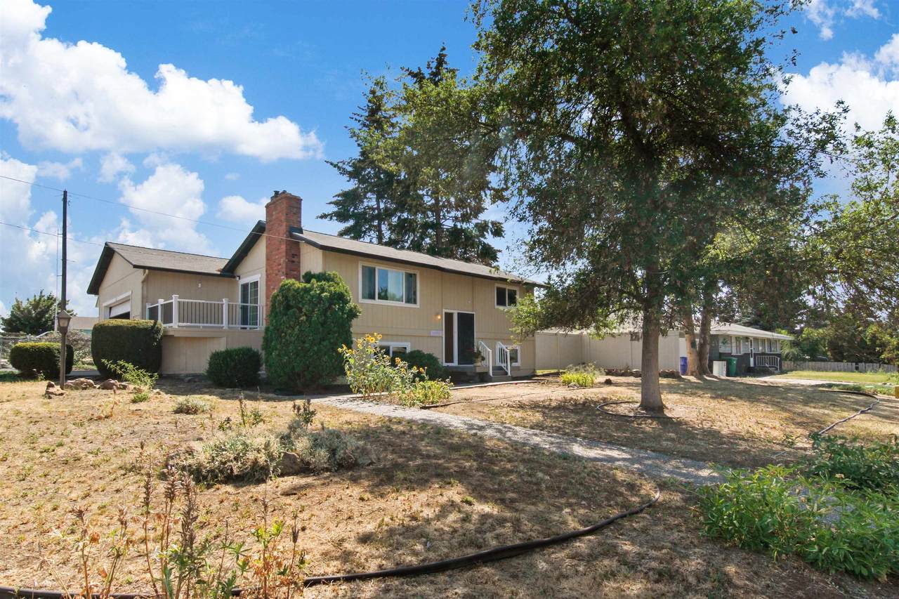 11022 Maxwell Ave - Photo 1