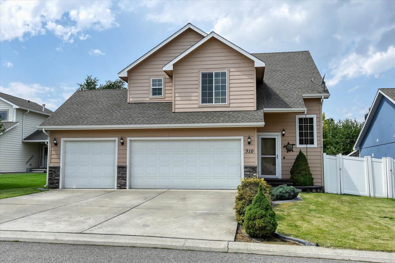 910 Rees Ln - Photo 1