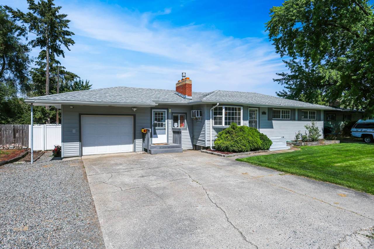 10819 8th Ave - Photo 1