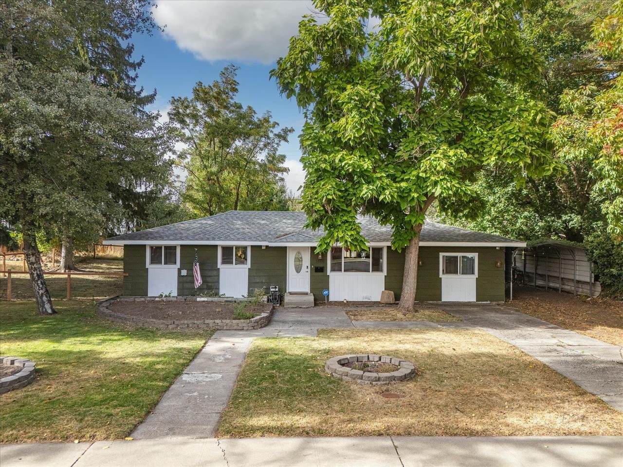 1806 6th St - Photo 1