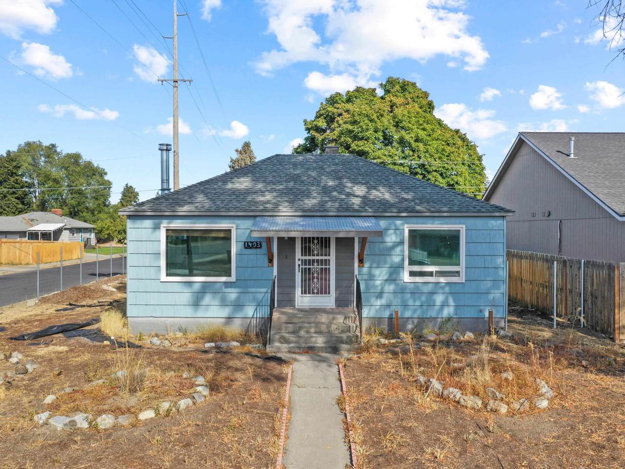 1403 Queen Ave - Photo 1