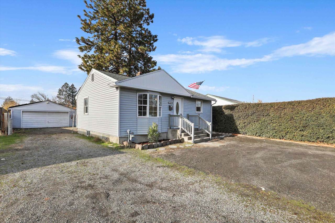 6123 Maple St - Photo 1