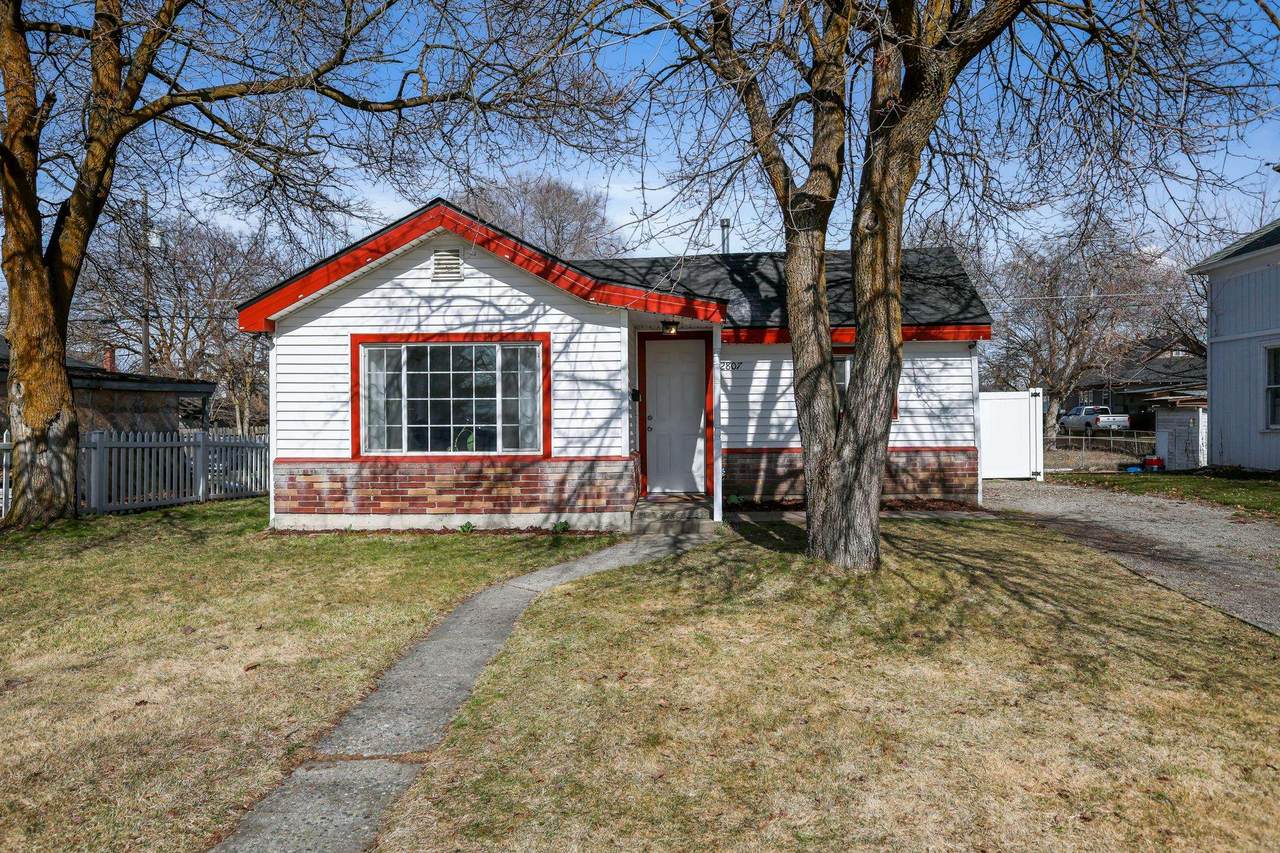 2807 Heroy Ave - Photo 1