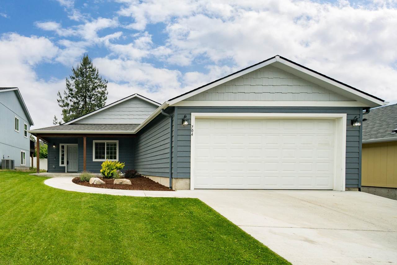 704 Canterbury Ln - Photo 1