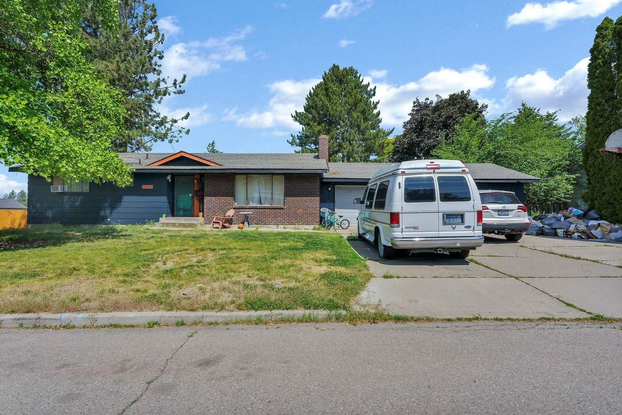 4405 46th Ave - Photo 1
