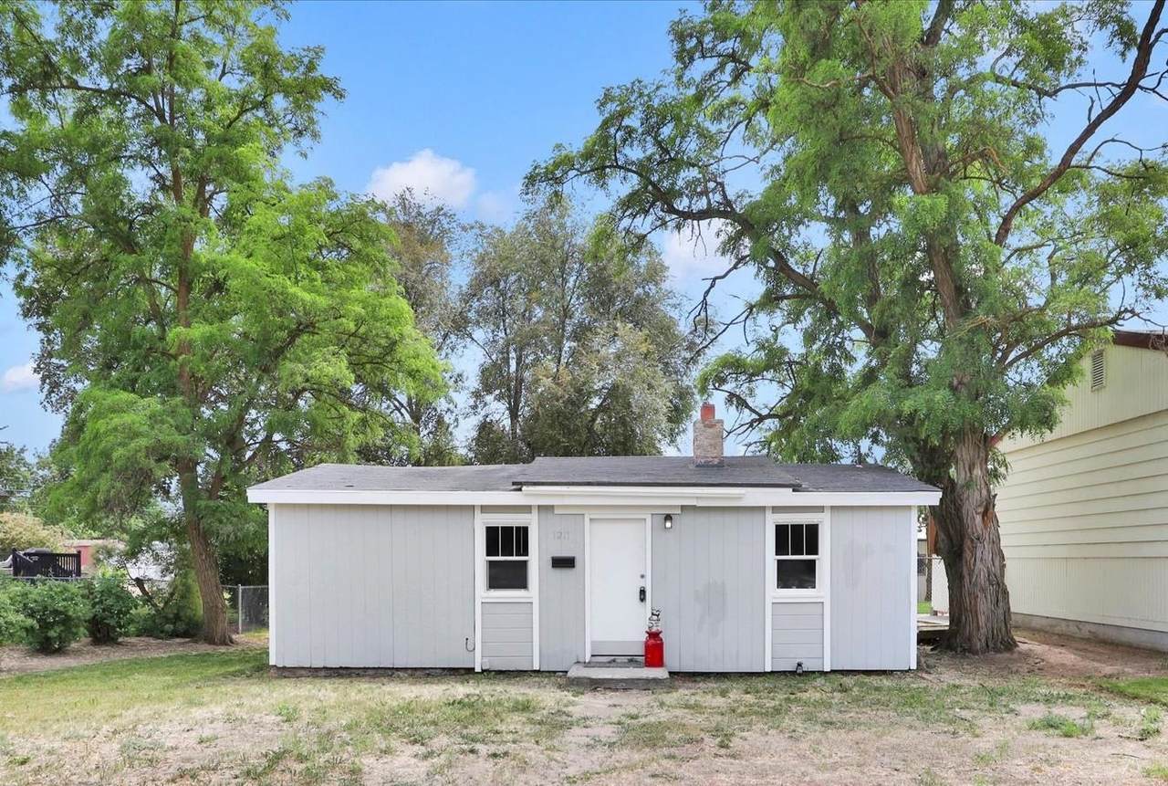 1211 Bismark Ave - Photo 1