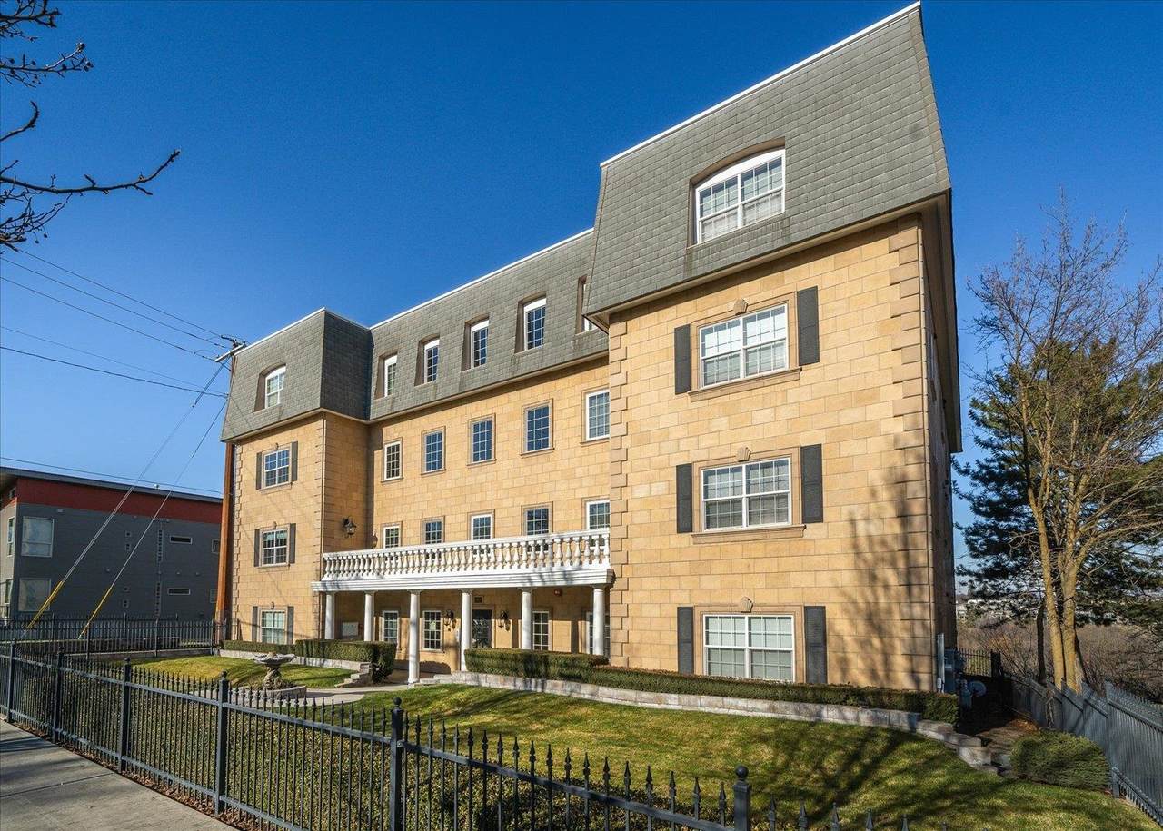 1828-301 Riverside Ave - Photo 1