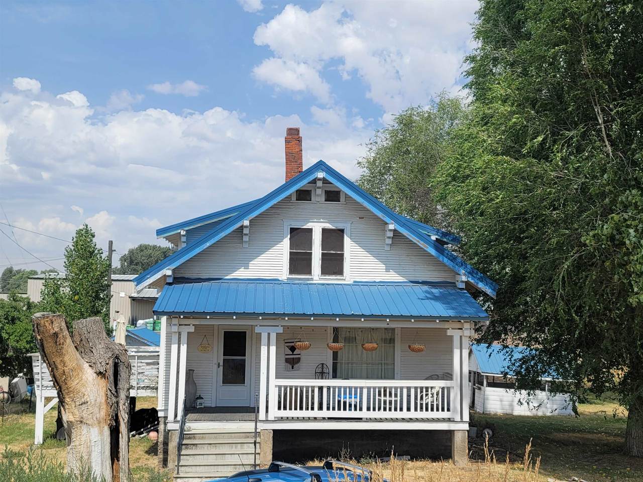 411 May Ave - Photo 1