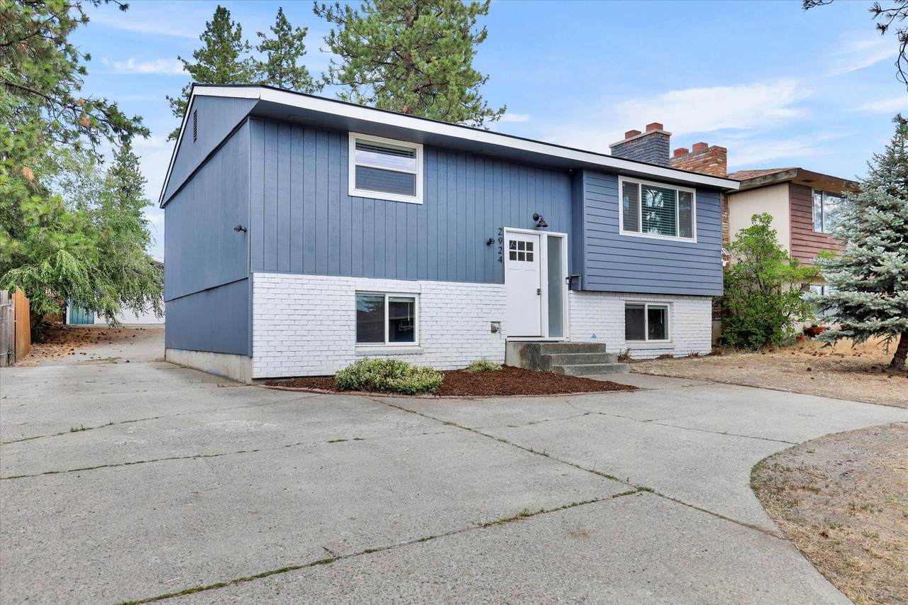 2924 Wellesley Ave - Photo 1