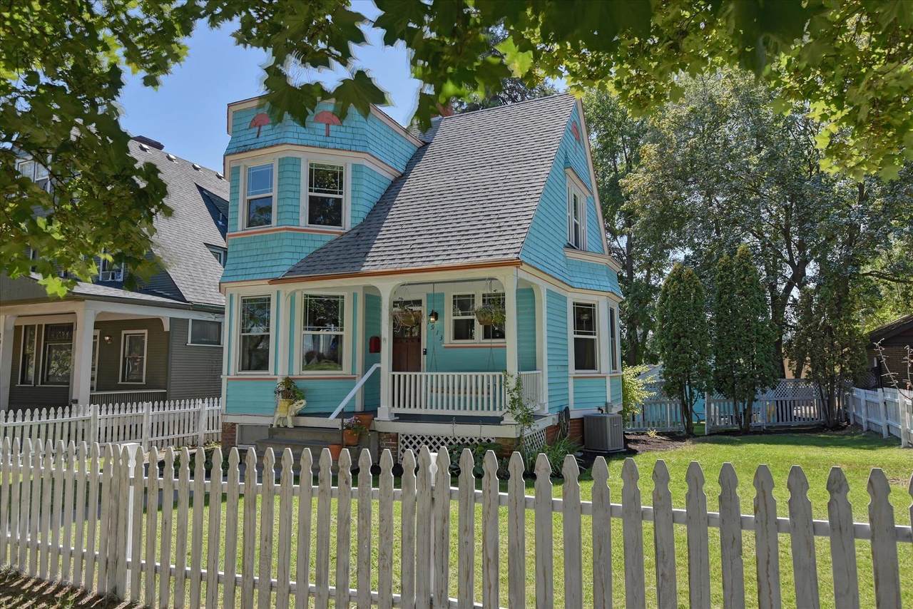 1913 3rd Ave - Photo 1