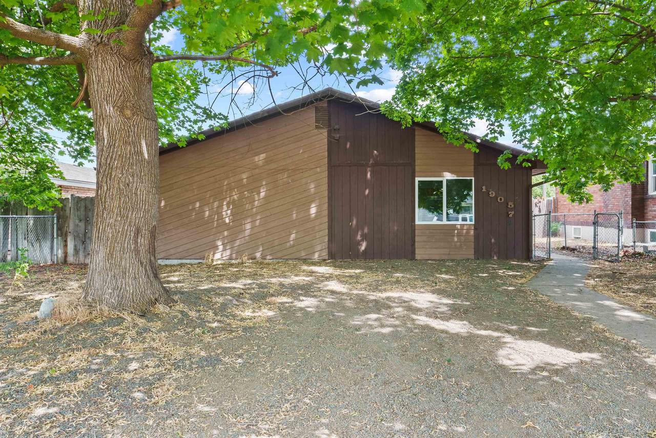 1907 Sinto Ave - Photo 1