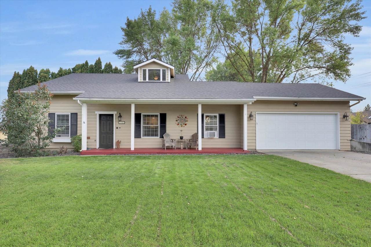 2202 50th Ave - Photo 1