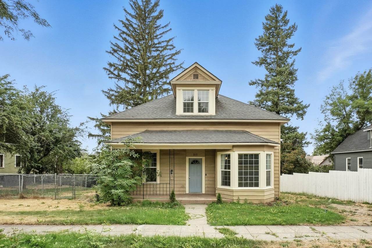 217 Broadway St - Photo 1