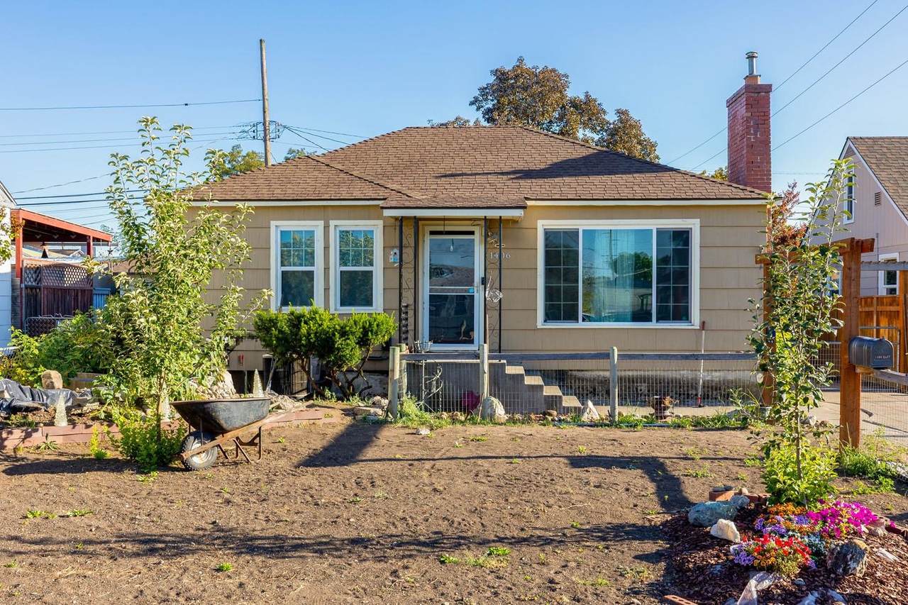 1406 Rockwell Ave - Photo 1