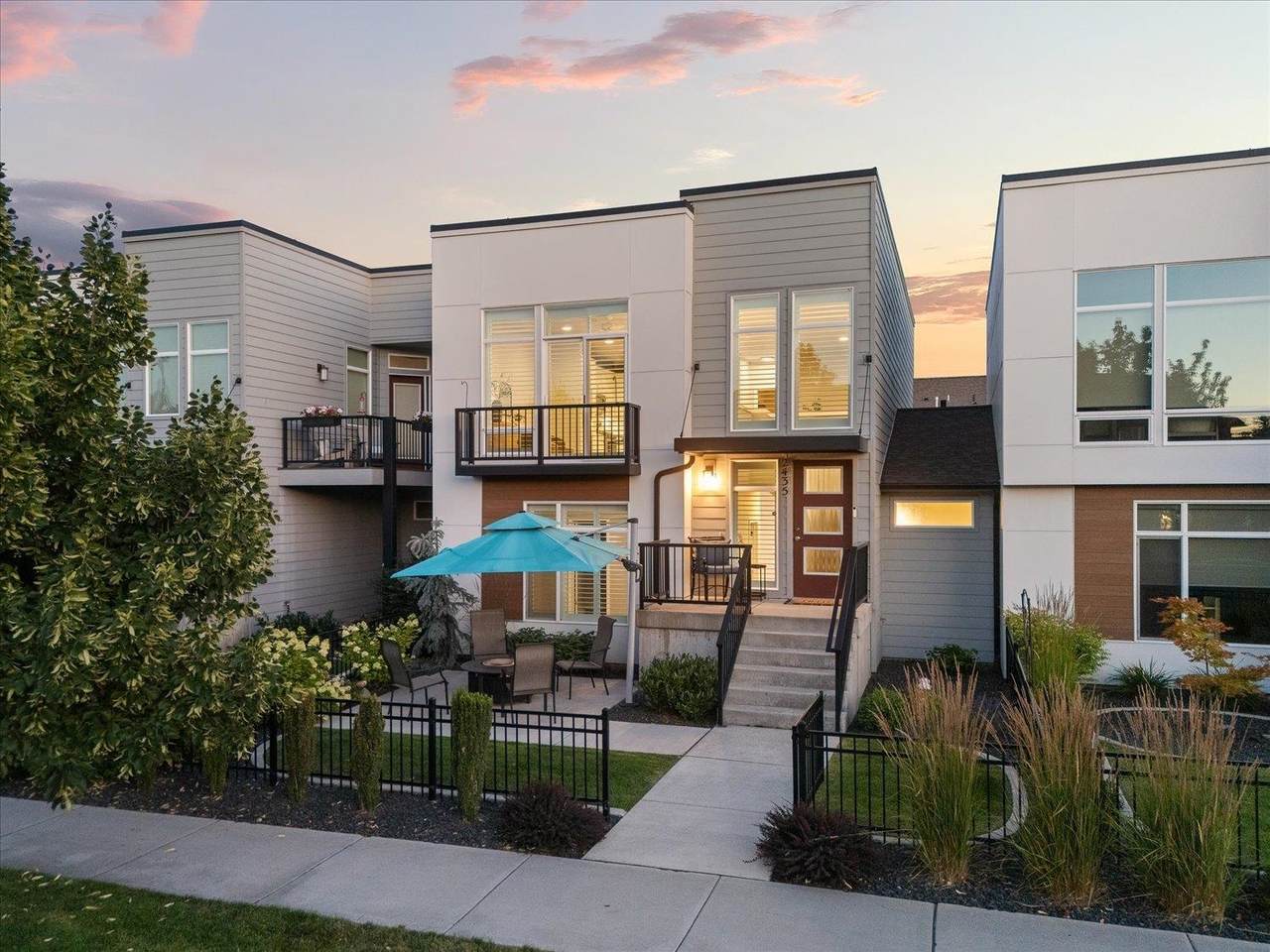 2435 Summit Pkwy - Photo 1