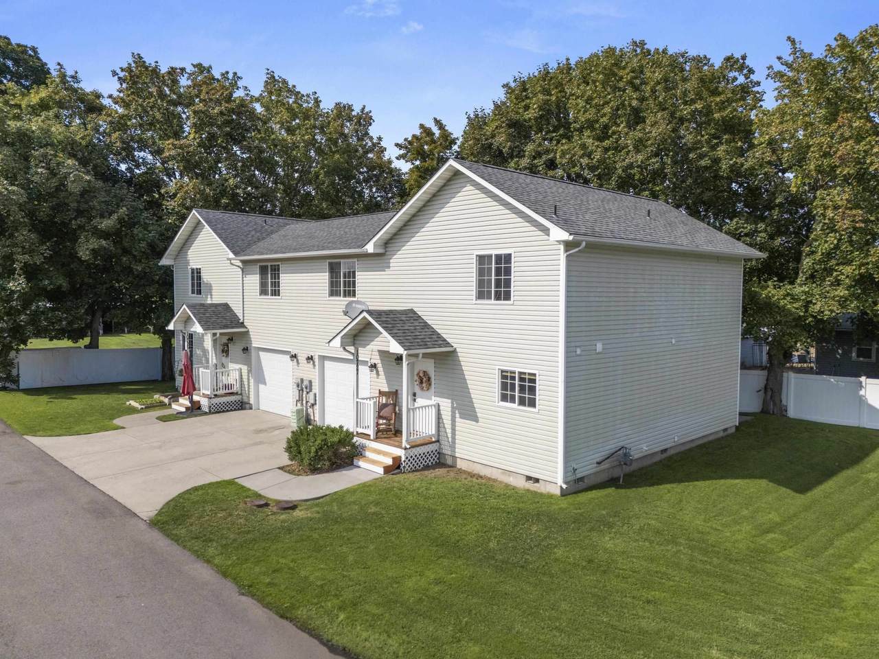 10725 Broadway Ave - Photo 1