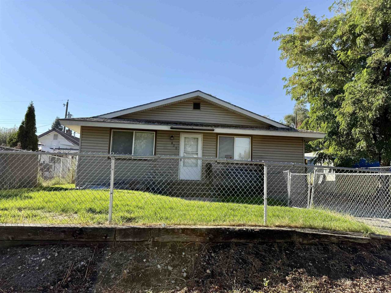 820 Rowan Ave - Photo 1