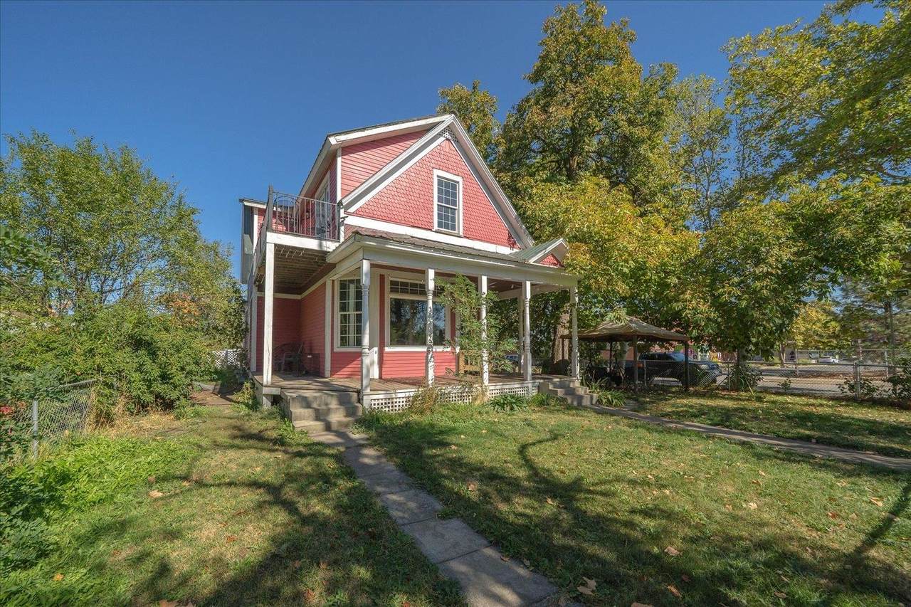 1104 Maxwell Ave - Photo 1