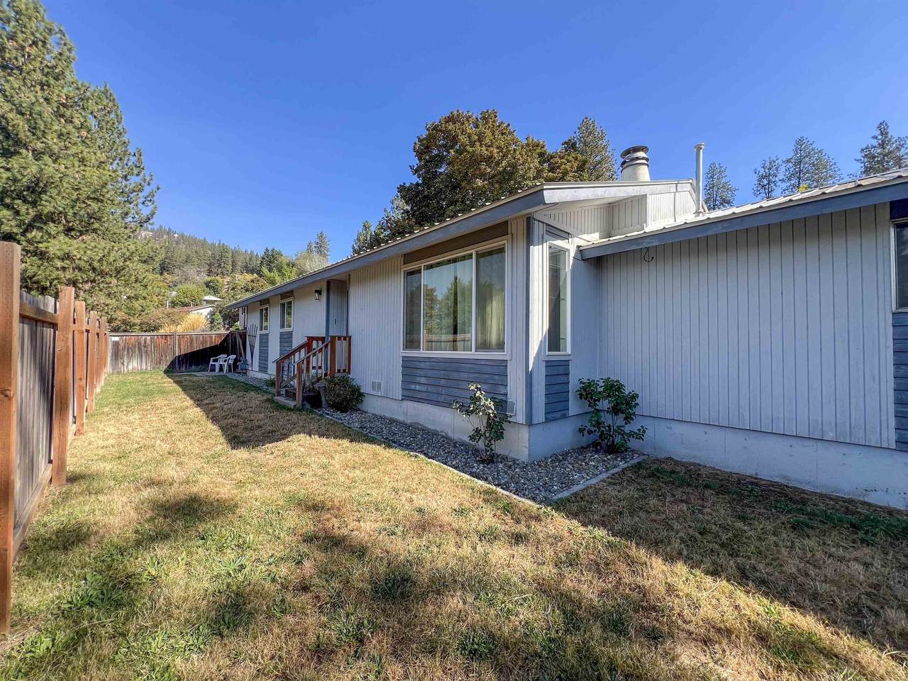 732 Maple St - Photo 1