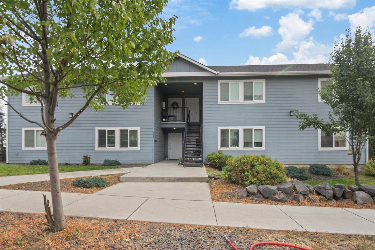 1608 Hartson Ave - Photo 1