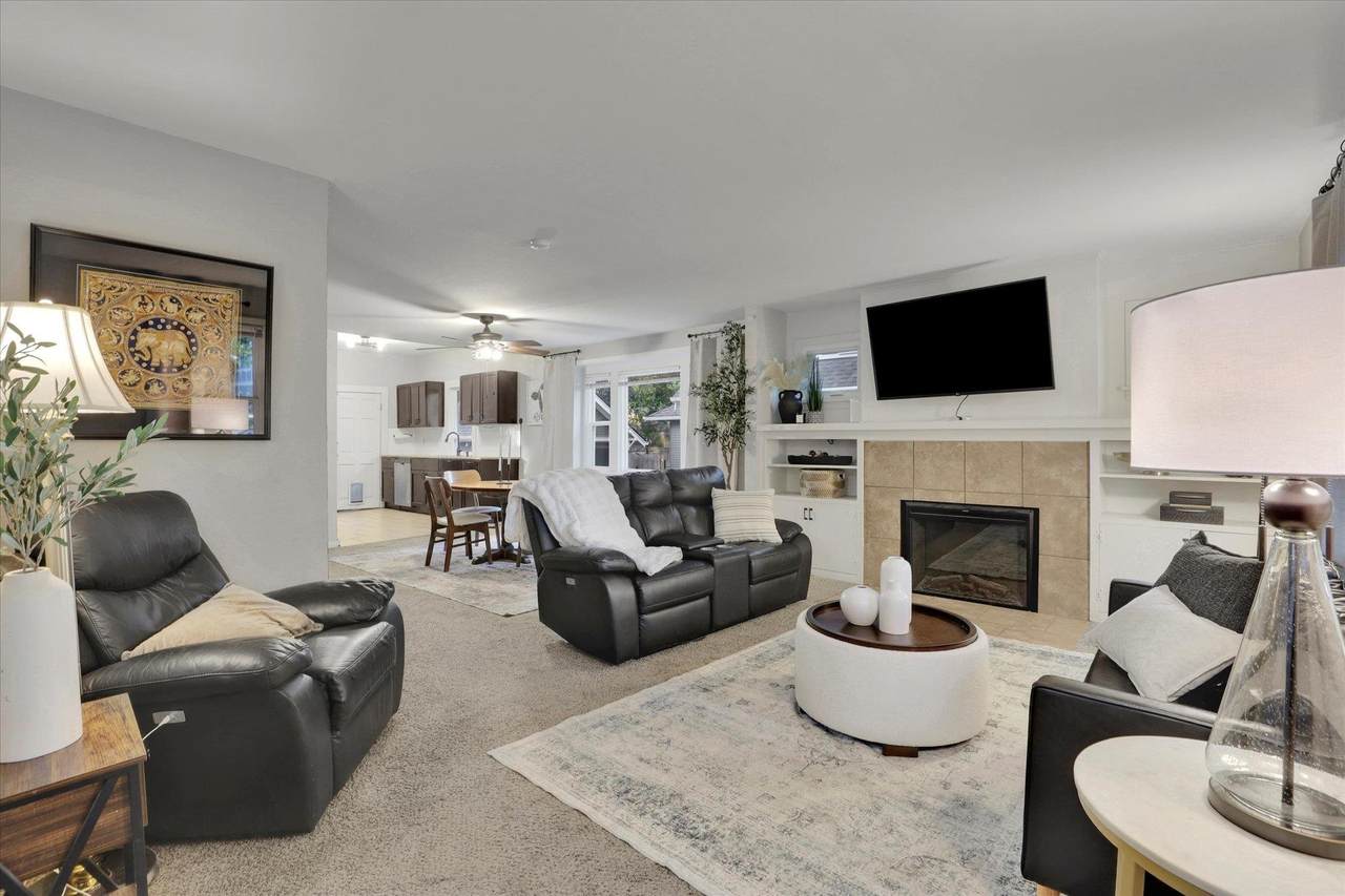 814 32ND Ave - Photo 1