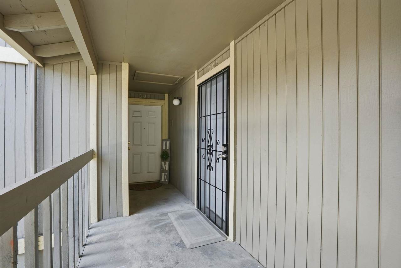 6121-Apt K306 6th Ave - Photo 1